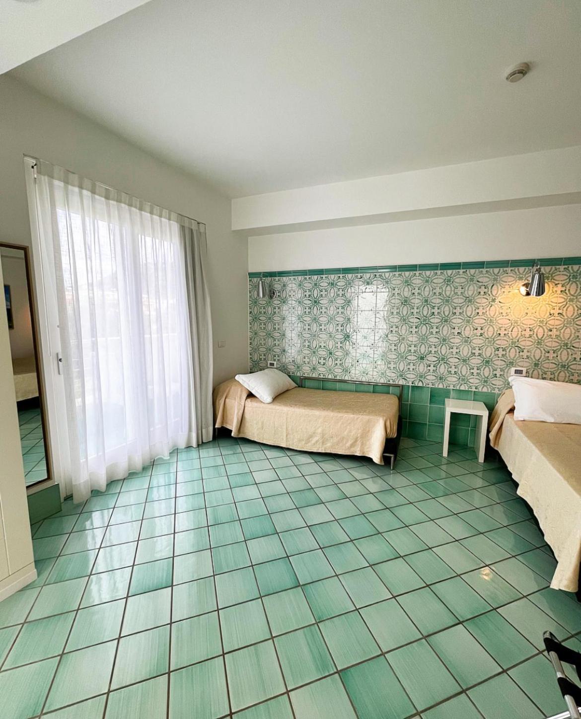 ספרלונגה Ganimede Hotel חדר תמונה